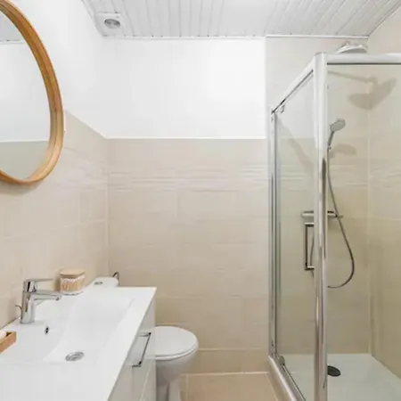 Iris Apartment *